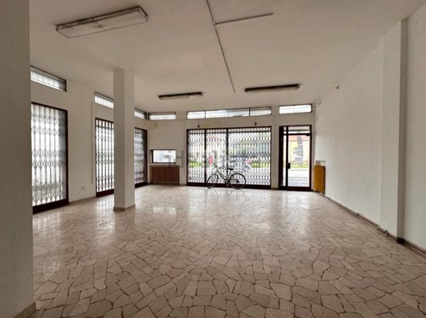 negozio in vendita a Padova in zona Sant'Osvaldo / Santa Rita