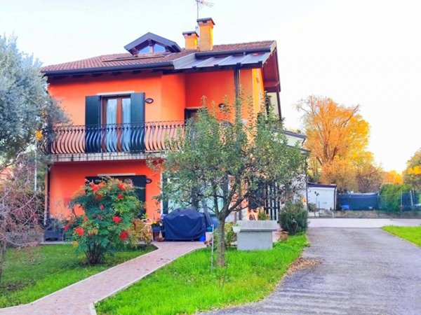 casa indipendente in vendita a Padova in zona Montà