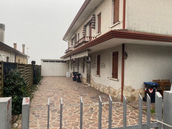 casa indipendente in vendita a Padova in zona Montà