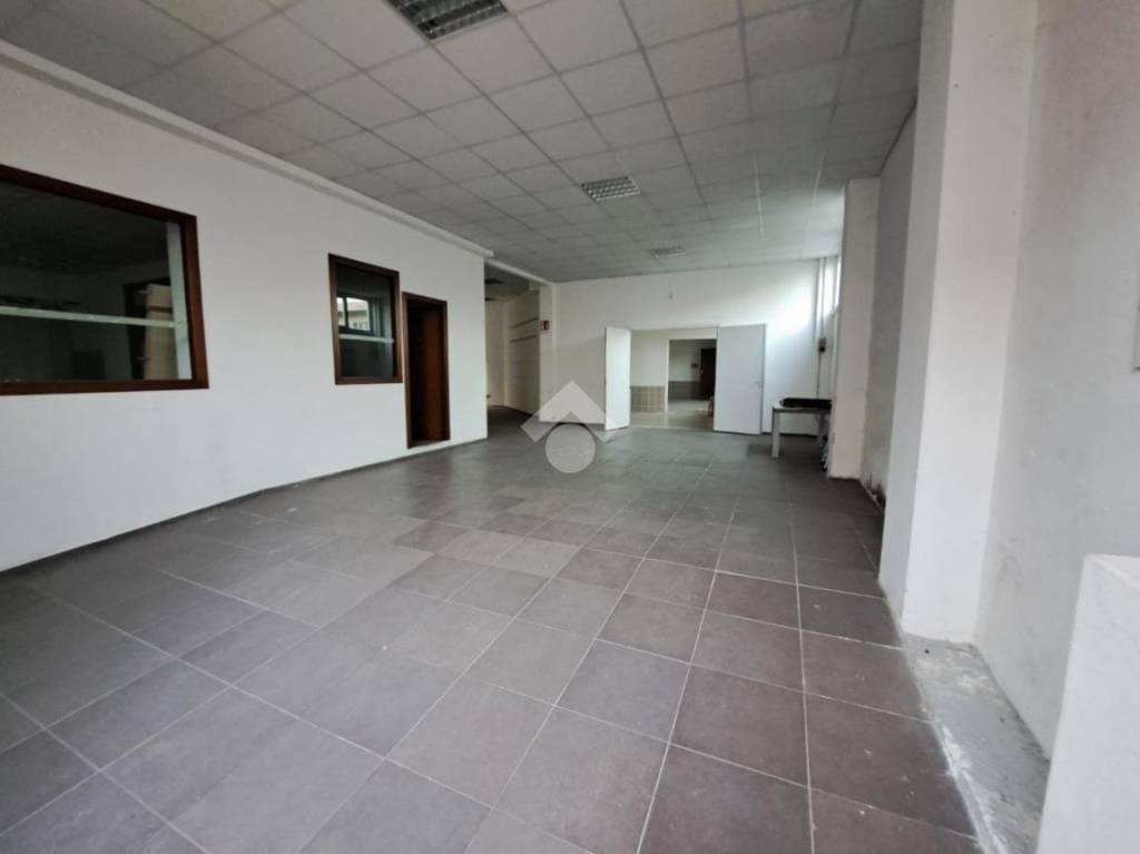 locale commerciale in vendita a Padova in zona San Carlo