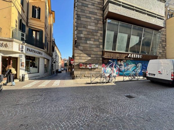 negozio in vendita a Padova in zona Savonarola