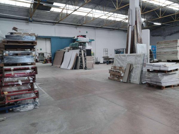 capannone in vendita a Padova in zona Stanga