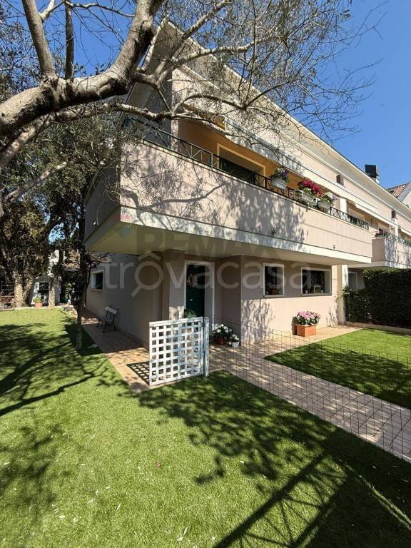 casa indipendente in vendita a Padova in zona Sacra Famiglia