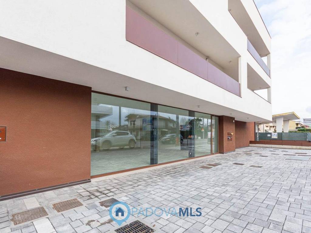 negozio in vendita a Padova in zona Guizza