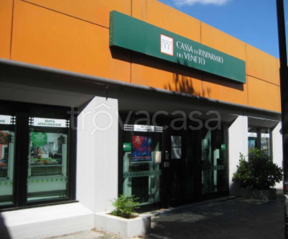 negozio in vendita a Padova in zona Pio X