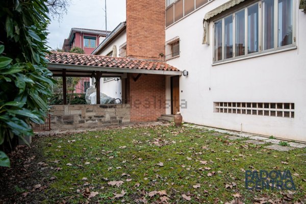 casa indipendente in vendita a Padova in zona Sacra Famiglia