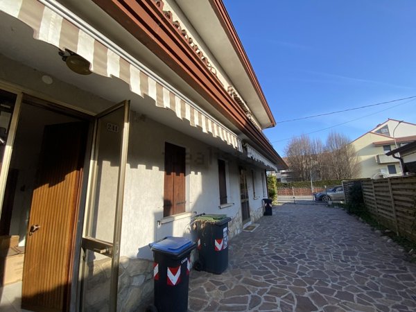 casa indipendente in vendita a Padova in zona Montà