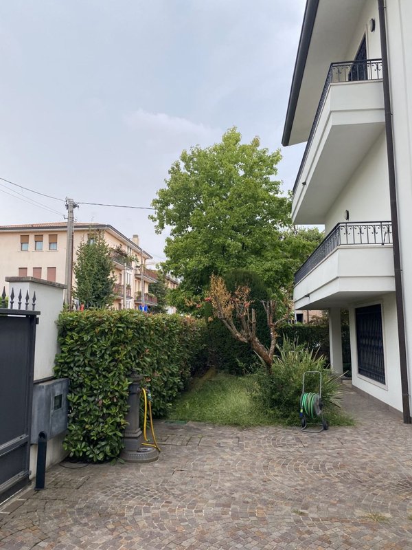 casa indipendente in vendita a Padova in zona Sacra Famiglia