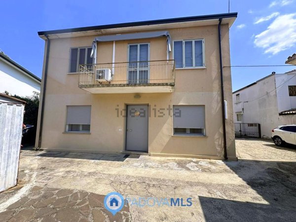 casa indipendente in vendita a Padova in zona Sant'Osvaldo / Santa Rita