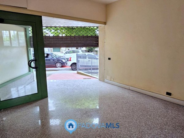 negozio in vendita a Padova in zona Sant'Osvaldo / Santa Rita