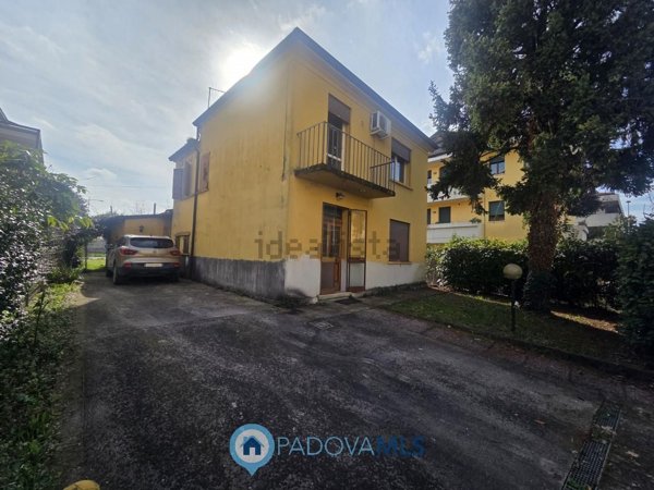 casa indipendente in vendita a Padova in zona Arcella