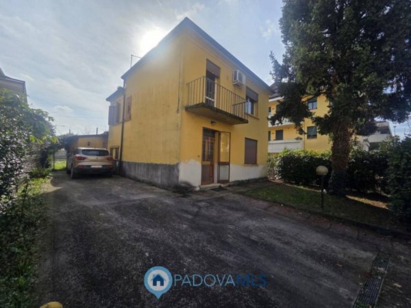 casa indipendente in vendita a Padova in zona Arcella