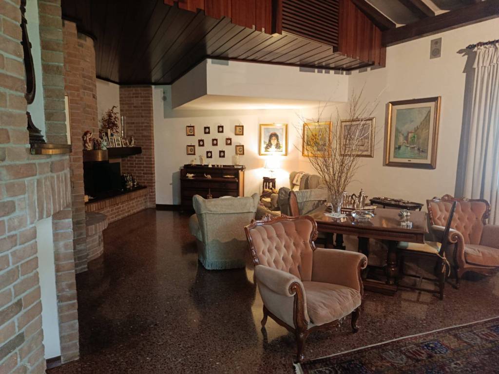 casa indipendente in vendita a Padova in zona Sant'Osvaldo / Santa Rita