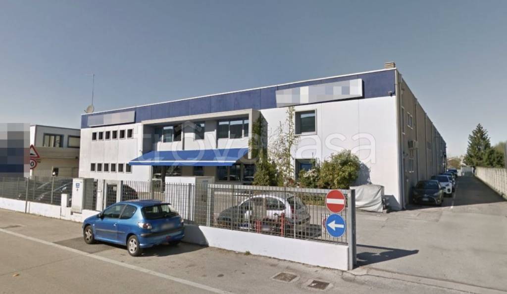 locale commerciale in vendita a Padova in zona Olmo