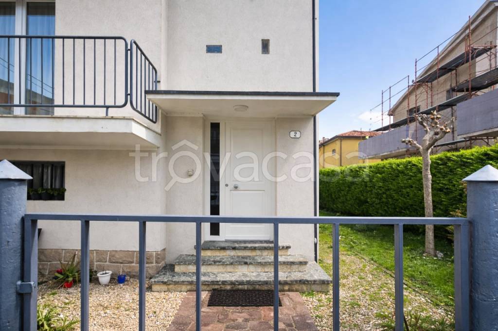 casa indipendente in vendita a Padova in zona Sant'Osvaldo / Santa Rita