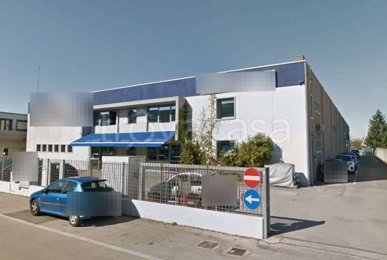 locale commerciale in vendita a Padova in zona Olmo