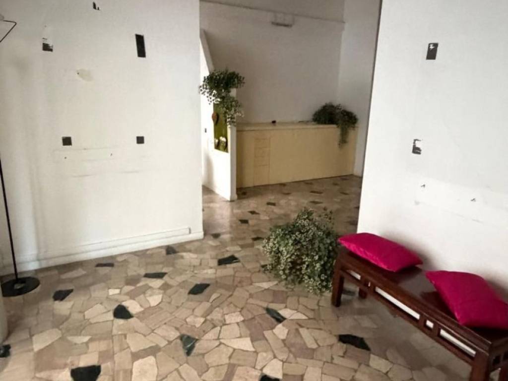 negozio in vendita a Padova in zona Savonarola