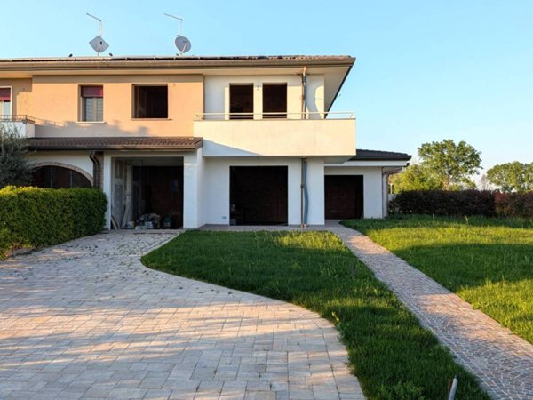 casa indipendente in vendita a Padova in zona Sacra Famiglia