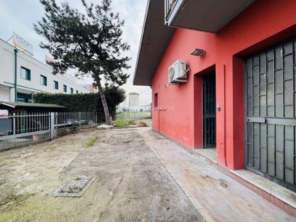negozio in vendita a Padova in zona Mandria