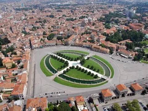 negozio in vendita a Padova in zona Santa Croce