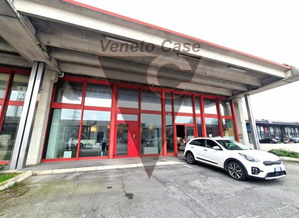 locale commerciale in vendita a Padova in zona Camin / Granze