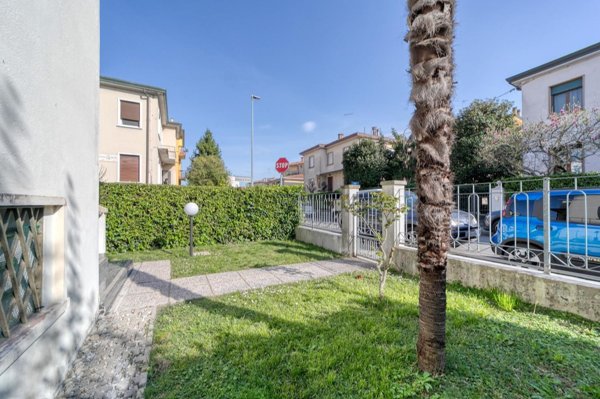 casa indipendente in vendita a Padova in zona Arcella