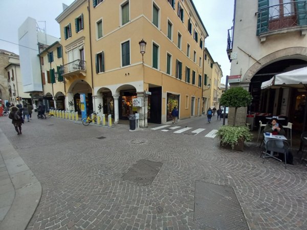 negozio in vendita a Padova in zona Centro Storico