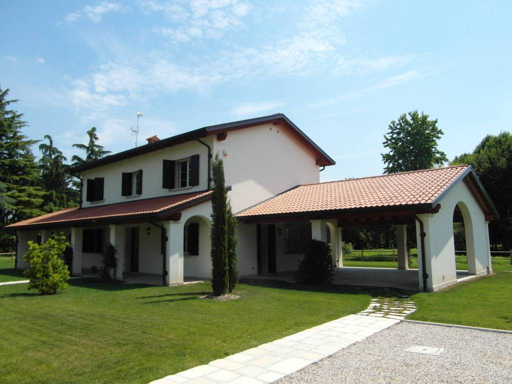 casa indipendente in vendita a Padova in zona Sacra Famiglia