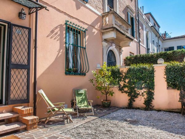 casa indipendente in vendita a Padova in zona Santa Croce