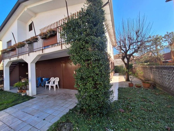 casa indipendente in vendita a Padova in zona Montà