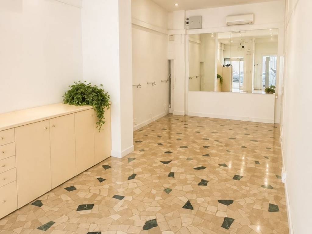 negozio in vendita a Padova in zona Savonarola