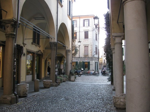 negozio in vendita a Padova in zona Centro Storico