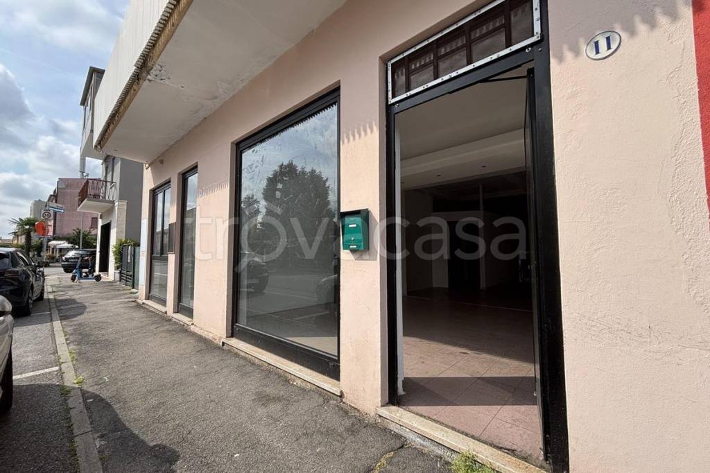 negozio in vendita a Padova in zona Sant'Osvaldo / Santa Rita