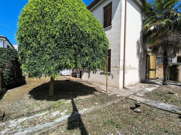 casa indipendente in vendita a Padova in zona Arcella