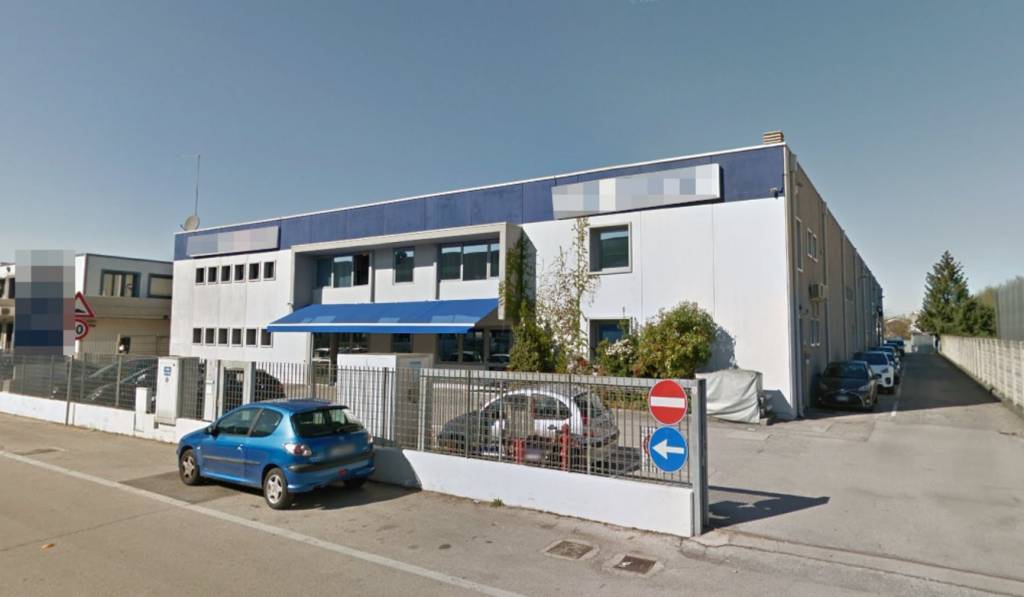 locale commerciale in vendita a Padova in zona Olmo