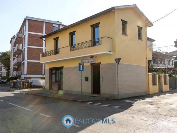 casa indipendente in vendita a Padova in zona Sant'Osvaldo / Santa Rita