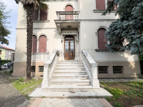 casa indipendente in vendita a Padova in zona Arcella