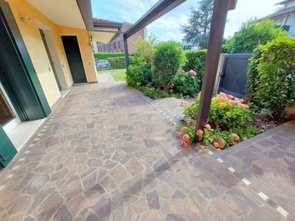 casa indipendente in vendita a Padova in zona Arcella