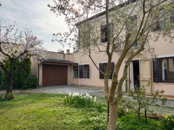 casa indipendente in vendita a Padova in zona Centro Storico