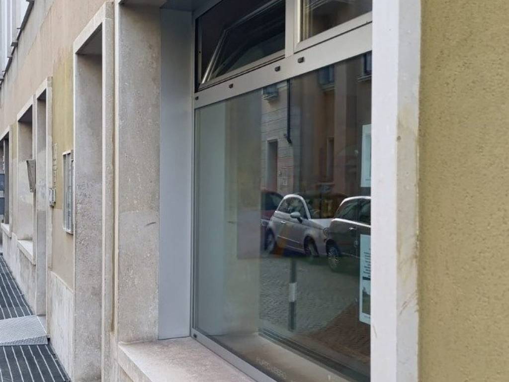 negozio in vendita a Padova in zona Savonarola