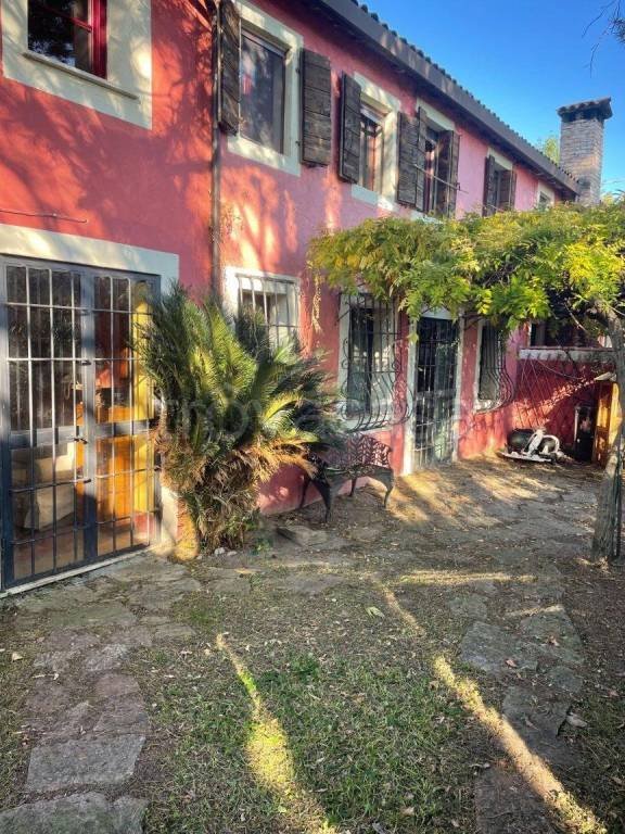 casa indipendente in vendita a Padova in zona Sant'Osvaldo / Santa Rita
