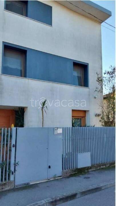 casa indipendente in vendita a Padova in zona Arcella