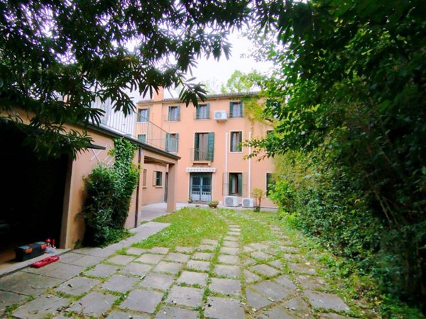casa indipendente in vendita a Padova in zona Centro Storico