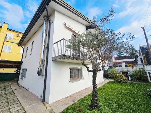casa indipendente in vendita a Padova in zona Volta Brusegana