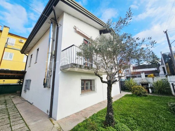 casa indipendente in vendita a Padova in zona Mandria