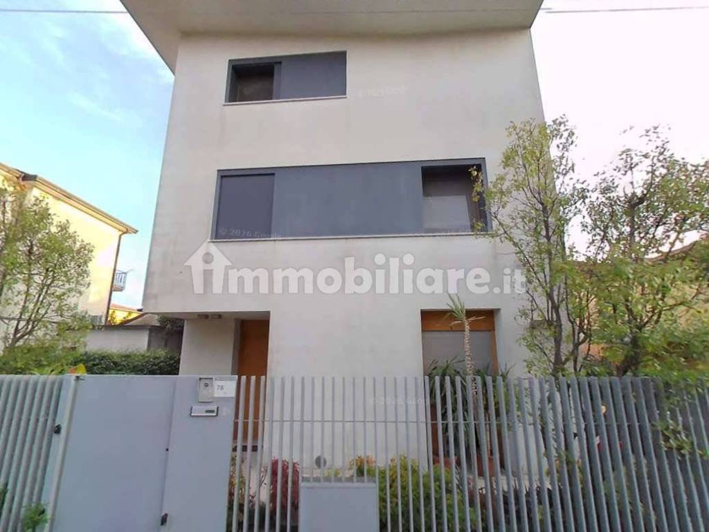 casa indipendente in vendita a Padova in zona Arcella