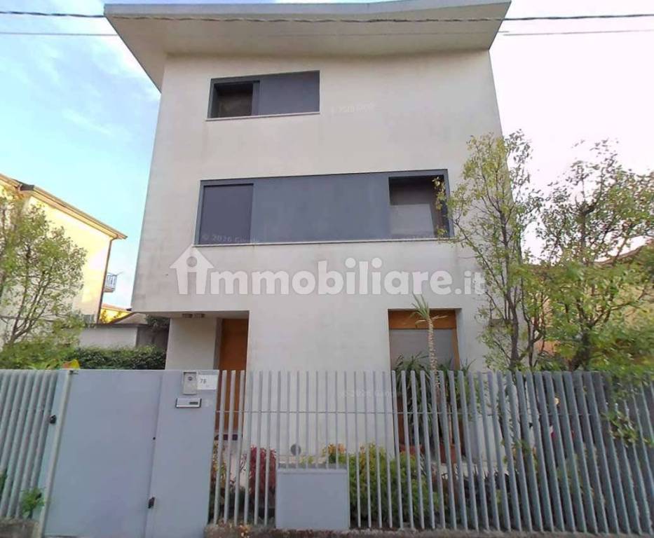 casa indipendente in vendita a Padova in zona Arcella