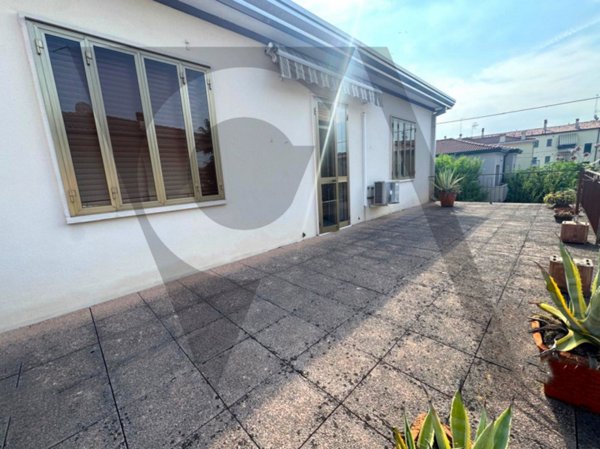 casa indipendente in vendita a Padova in zona Arcella