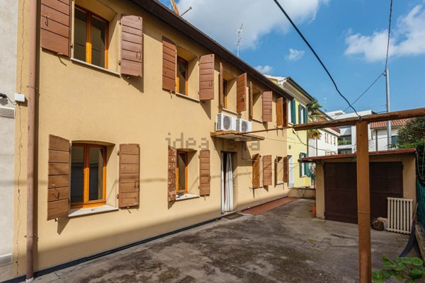 casa indipendente in vendita a Padova in zona Sant'Osvaldo / Santa Rita