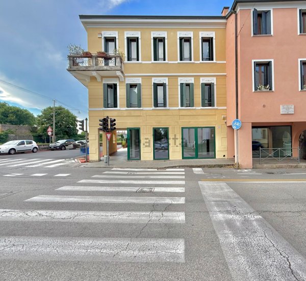 locale commerciale in vendita a Padova in zona Centro Storico